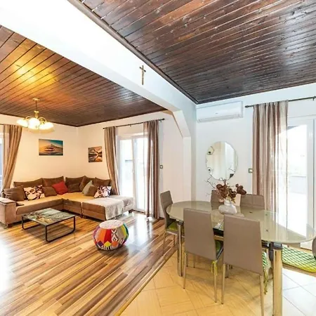 Sea Stone House 1 Apartment